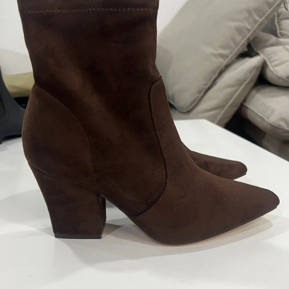 Jessica Simpson, NWOT, Women's Brown Suede Pointed-Toe Ankle Boots & Block Heel - Picture 5 of 5